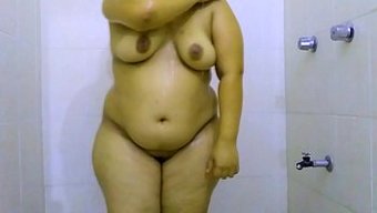 Meksikalı Milf Nicole Leyva'Nın Banyoda Ev Yapımı Anal Seks Videosu
