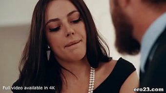 Whitney Wright'In Büyük Göğüsleri Arkadan Becerilirken Hoplarken Izleyin