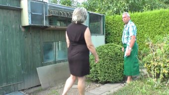 Bahçede, Oral Seks Ve Amcık Sikişinden Zevk Alıyorum