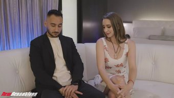 Laney Grey, Aldatan Bir Eş, Sevgilisiyle Tatmin Edici Bir Sevişmenin Tadını Çıkarıyor.