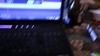 Luna'Nın Fransız Videosunda Komik Kendinden Geçirici Mizahı