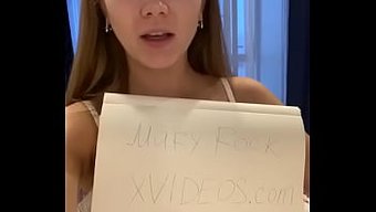 Doğrulama Videosu: Görmek, Bu Otantik Pornografik Klibe Inanmaktır