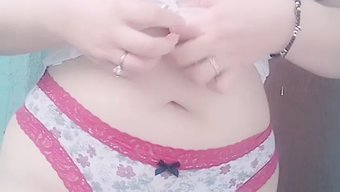 Amatör Milf Ofiste Büyük Poposunu Sergiliyor