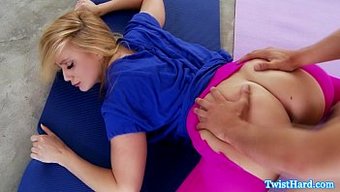 Aj Applegate, Şık Bir Yoga Videosunda Derin Boğaz Becerilerini Sergiliyor