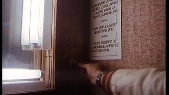 Seks Oyuncaklarıyla Retro Bir Üçlü Heyecanı Yaşayın