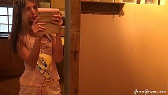 Genç Genç Gina Gerson'Un Ev Yapımı Yeni Düz Videoya Taşınması