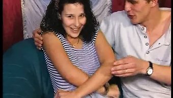 Büyük Doğal Göğüsleri Ve Sıkı Bir Amı Olan Amatör Avrupalı Güzellik