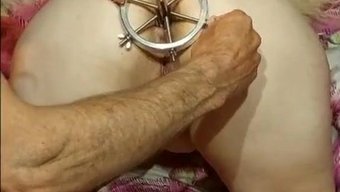 Kızlar, Spreader Ile Anal Seks Sırasında Gaz Çıkarıyor