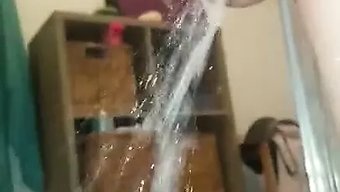 Karısı, Kocasını Çiş Oyununa Maruz Bırakıyor
