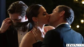 Baştan Çıkarıcı Dişi Tori Black, Ödül Töreninden Sonra Üçlüye Dalıyor