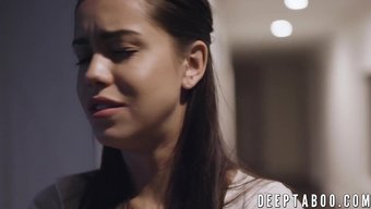 Alina Lopez'In Büyük Penis Karşılaşması Onu Creampie Sürpriziyle Bırakıyor