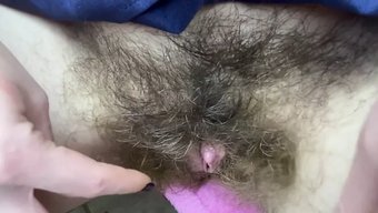 Büyük Klitorisi Olan Hintli Milf Sikişiyor