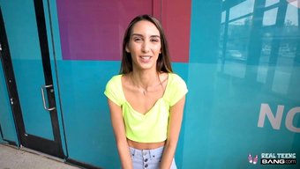 Bu Gerçekçi Videoda, Zayıf Gençler (18+ Yaşında) Sikişiyor!