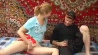 Kız Kardeş Üçlüde Sert Sikler Istiyor
