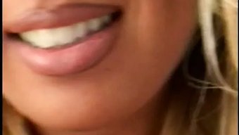 Büyük Göğüslü Asyalı Kızın Oral Verdiği Ve Poposunun Sikildiği Irklararası Üçlü