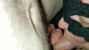Avrupalı Amatör, Yüzüklerle Süslenmiş Penise Oral Zevk Veriyor