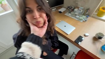 Bir Adam Beni Kullanıyor, Götümü Sikiyor Ve Içinden Taşan Dölünü Ham Pov Tarzında Kaydediyor.