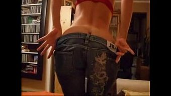 Göğüslü Milf Amını Siktiriyor Ve Emiyor