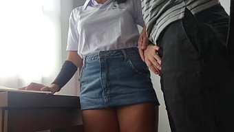 Bir Latin Kadının Anal Creampie Sürprizi: Sadece Özel Bir Ders Olduğunu Düşündü