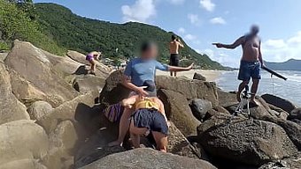 Halka Açık Göt Tapınma Gösterisi Şok Ve Uyarılma Kıvılcımı Yaratıyor