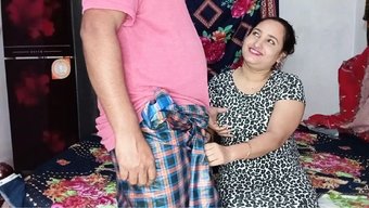 Doğal Ev Kadını, Ev Hizmetçisinden Sert Bir Şekilde Sikişiyor