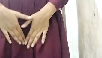 Riya 20'Sinde Eyleme Hazır: Desi Bebek Büyük Bir Boşalma Ile