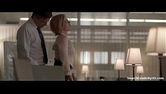 Milf Kathleen Robertson, Patronunda Büyük Göğüslerini Ve Küçük Göğüslerini Sergiliyor