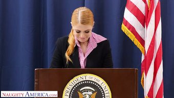 Naughty America, Penny Pax'In Asistanıyla Cinsel Aktiviteye Girmesini Sunar.