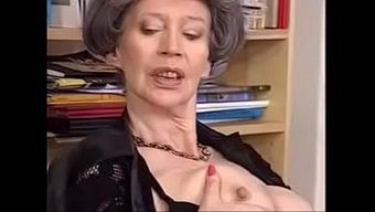 Olgun Bayanlar Aşırı Anal Ve Yüz Sikişi Yapıyorlar