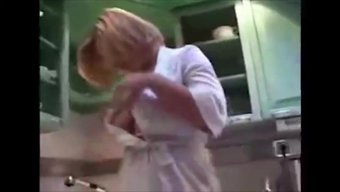 Anneciğimin Kirli Konuşmaları Üç Bölümden Oluşuyor