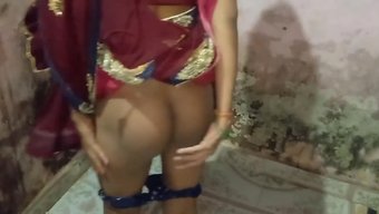 Hint Saree'De Sert Seks Ve Ayak Oyunları Ile Öğrenci Oldu