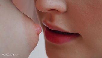 Amelia Riven Ve Bella Spark, Birbirlerine Oral Seks Yapmaktan Hoşlanan Ateşli Esmerler.