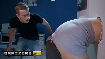 Nikki Dream'In Büyük Doğal Göğüsleri Bu Tam Videoda Sahne Alıyor