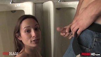 Amber Rayne, Sert Bir Üçlüde Kirli Ve Sert Bir Şekilde Sikişiyor