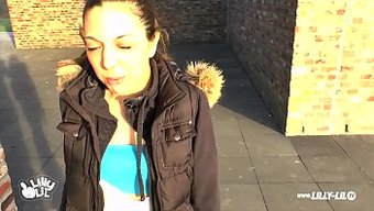 Lilly Lil, Sert Bir Sikişten Sonra Halka Açıkta Creampie Alıyor