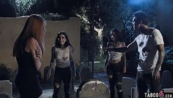Ölümcül Bir Kazadan Sonra Hayalet Gibi Karşılaşmalar Sert Ve Hardcore Sekse Yol Açıyor.
