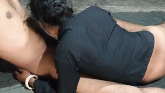 Genç (18+) Karı, Kocasının Sikini Cowgirl Pozisyonunda Sikiyor