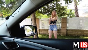Büyük Popolu Bir Videoda Genç Bir Kızla Popo Yalama Ve Oral Seks