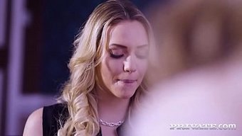 Avrupalı Porno Yıldızları Misha Cross Ve Victoria Pure Sıcak Bir Üçlüde