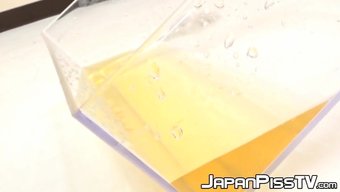 Japon Gençlerin Islak Ve Vahşi Işeme Görüntüleri