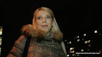 Sarışın Bomba Karol, Oral Becerileri Için Para Alıyor