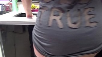 Bir Milf Karısı Mutfakta Kocası Tarafından Sikişiyor.