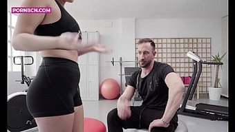 Büyük Göğüslü Ve Büyük Popolu Bir Latin Gençle Sert Seks