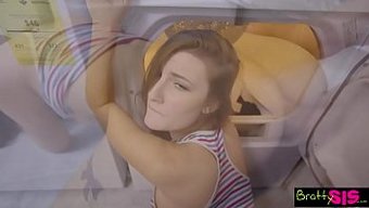 Üvey Ablamın Daracık Amını Çeşitli Pozisyonlarda Siktim