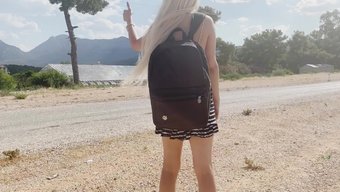 Ünlü Otostopçu Açık Havada Videoda Yaramaz Oluyor