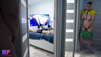 Üvey Babayı Gözetlerken Mastürbasyon Yapan Genç Kızın Amatör Ev Yapımı Videosu