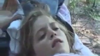 Aile Seks Ve Iyi Kız Sıcak Bir Evde Sikişiyor