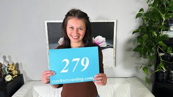 Avrupalı Porno Yıldızı, Sert Bir Sikiş Sırasında Fotoğrafını Çekiyor