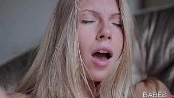 Göğüslü Bebek Krystal Boyd Bu Sıcak Porno Filmde Amını Yalatıyor