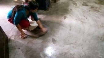 Hintli Genç Cowgirl Ev Yapımı Videoda Kıçını Siktiriyor